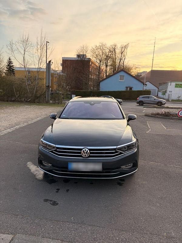 Gebraucht VW Passat Elegance 150 PS (110 kW) 2021 Grau Kombi