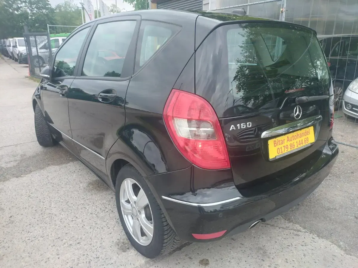 Gebraucht Mercedes A160 95 PS (69 kW) 2012 Schwarz Kleinwagen