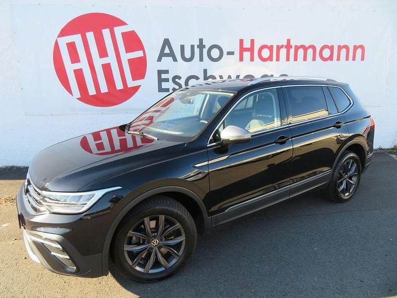 Deep black perleffekt Gebraucht 2023 VW Tiguan Allspace Move SUV | 33.780 € (Superpreis) - Bild 1/4