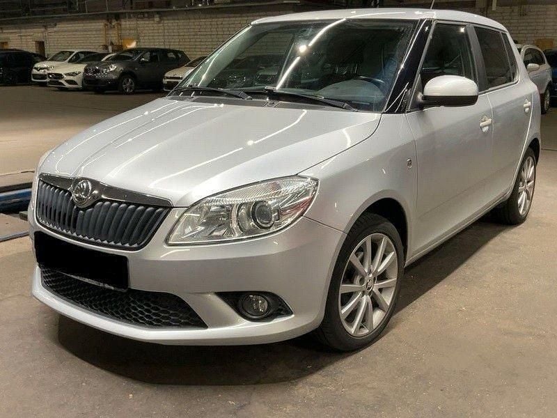 Silber Gebraucht 2014 Skoda Fabia Best of Kleinwagen | 2.900 € - Bild 1/4