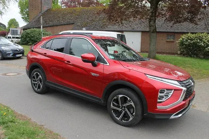 Używany Mitsubishi Eclipse Cross Plus 98 KM (72 kW) 2022 Czerwony SUV