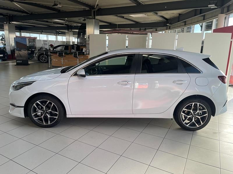 Neu Kia Ceed 140 PS (102 kW) 2025 (wd) casa white s Kleinwagen