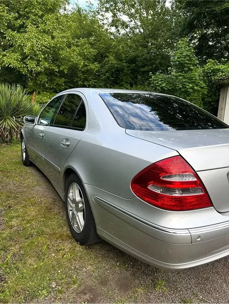 Gebraucht Mercedes E320 Avantgarde 224 PS (164 kW) 2004 Silber Limousine
