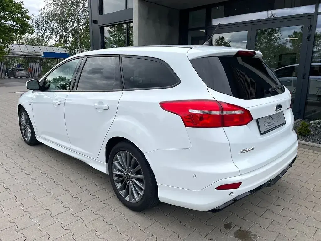 Gebraucht Ford Focus ST-Line 125 PS (91 kW) 2017 Weiß Limousine
