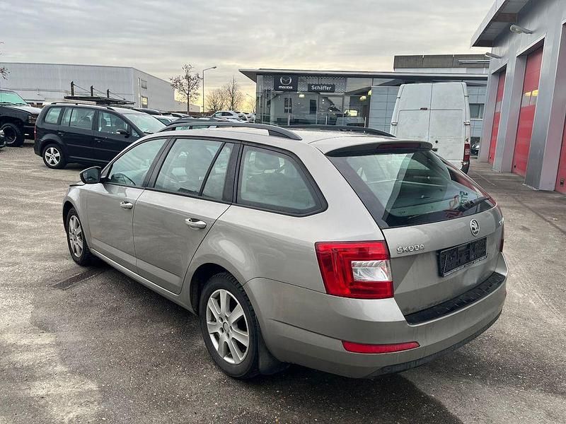 Gebraucht Skoda Octavia 150 PS (110 kW) 2015 Gold Kleinwagen