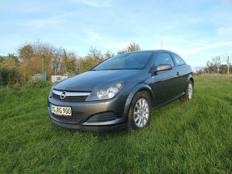 Grau Gebraucht 2009 Opel Astra GTC Sport Limousine | 3.900 € (Fairer Preis) - Bild 1/4