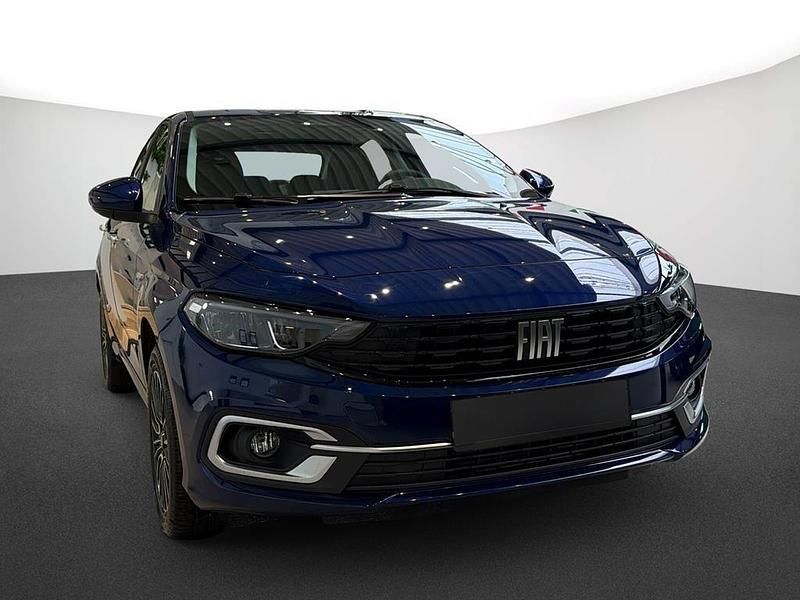 Neu Fiat Tipo Urban 131 PS (96 kW) 2026 Blau Limousine
