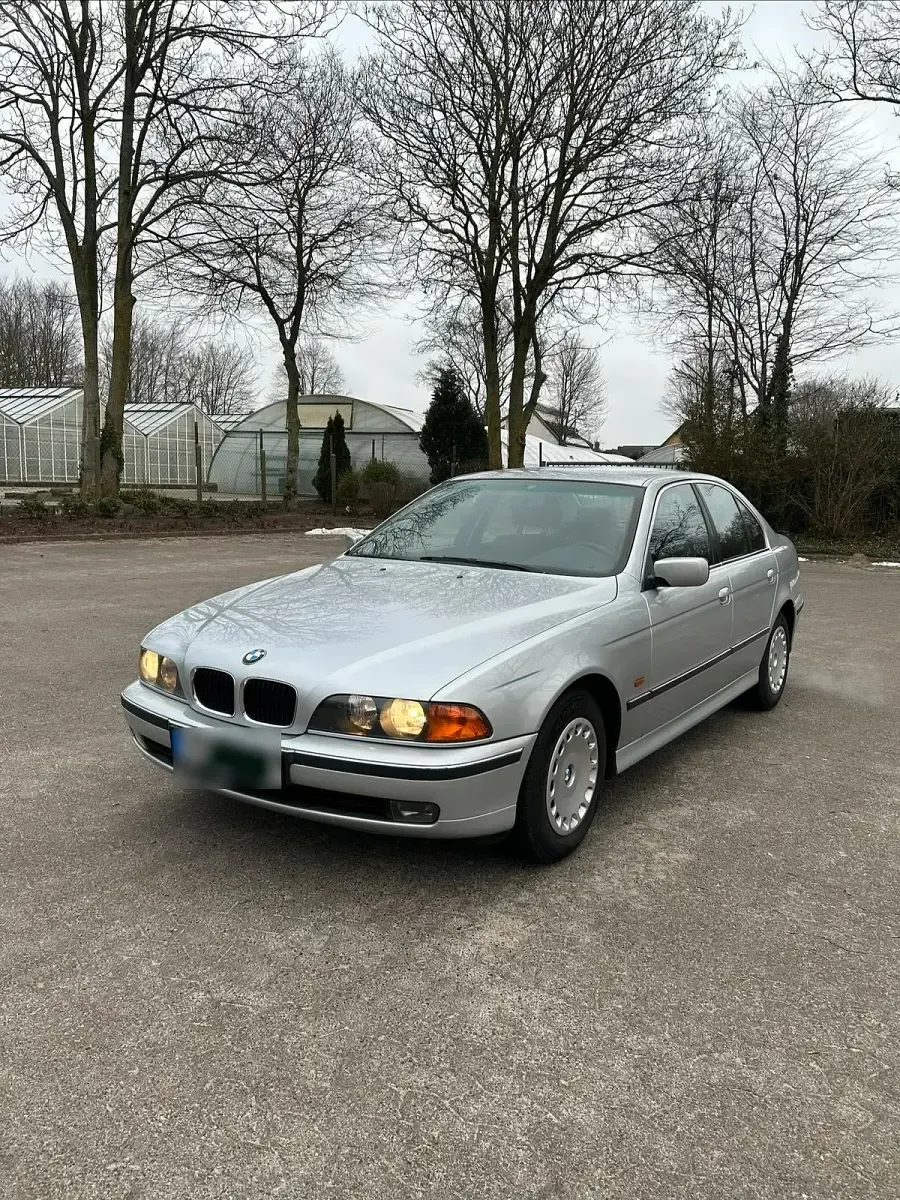 Gebraucht BMW 525 143 PS (105 kW) 1999 Silber Limousine