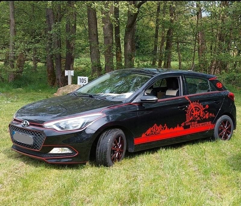 Gebraucht Hyundai i20 75 PS (55 kW) 2017 Schwarz Limousine