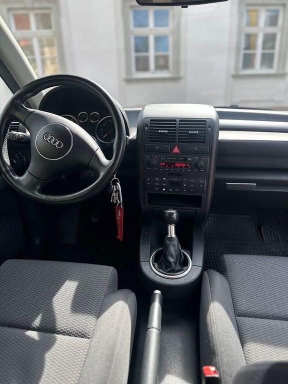Second-hand Audi A2 Advanced Plus 75 CP (55 kW) 2002 Albastru Hatchback