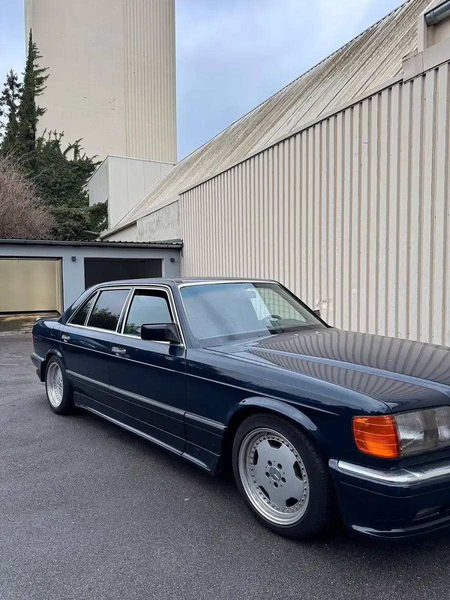 Gebraucht Mercedes 560 300 PS (220 kW) 1990 Blau Limousine