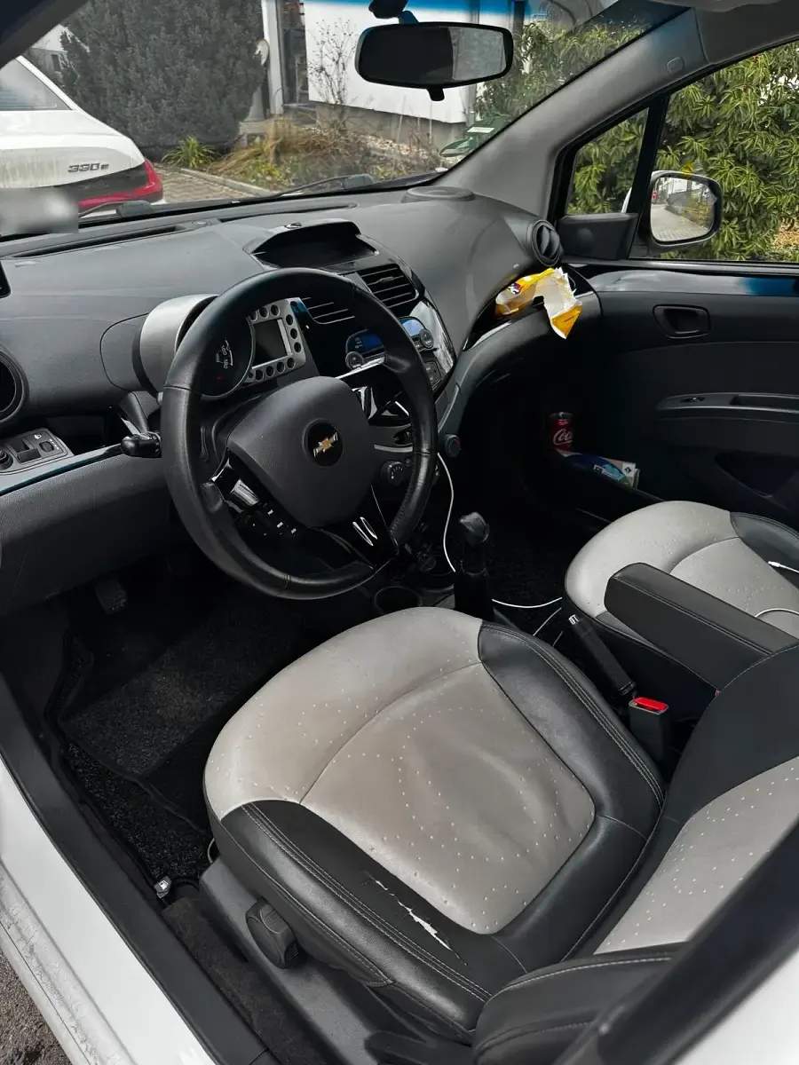 Gebraucht Chevrolet Spark 68 PS (50 kW) 2011 Weiß Kleinwagen
