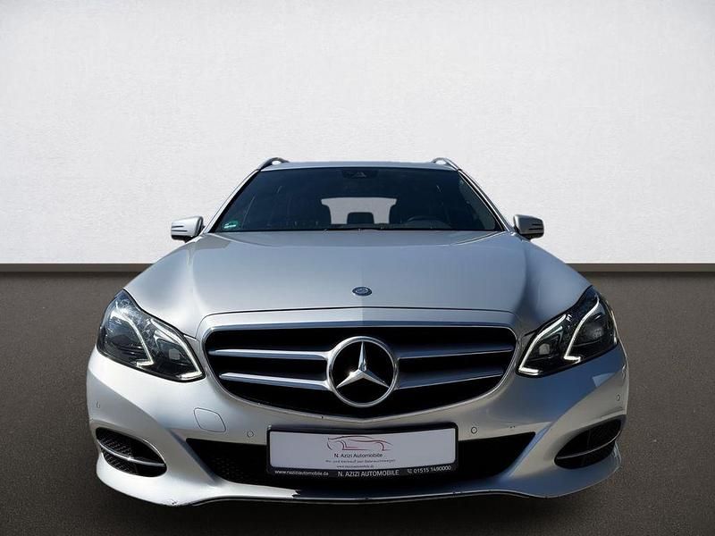 Gebraucht Mercedes E220 Avantgarde 170 PS (125 kW) 2015 Silber Limousine