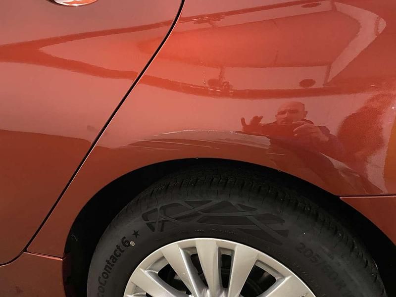 Gebraucht BMW 220 Advantage 192 PS (141 kW) 2020 Orange Van / Kleinbus