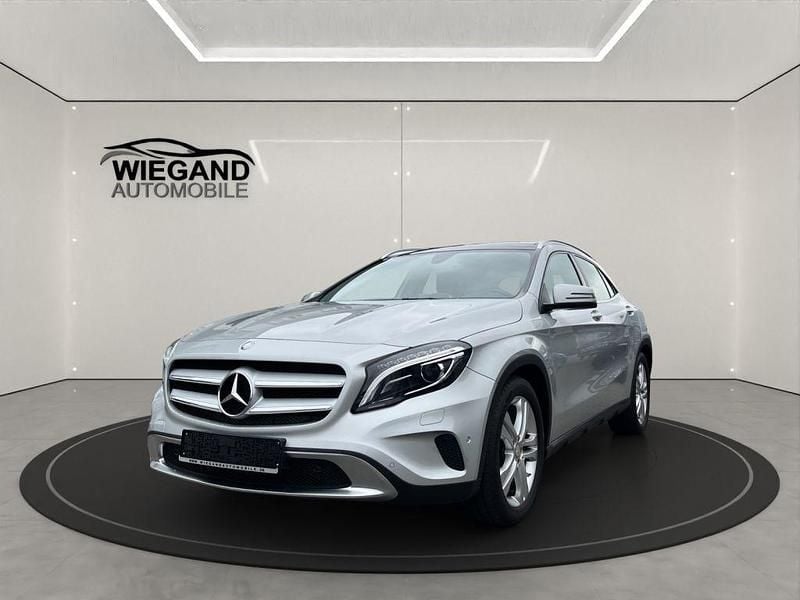 Silber Gebraucht 2016 Mercedes GLA200 Urban SUV | 15.290 € (Fairer Preis) - Bild 1/4