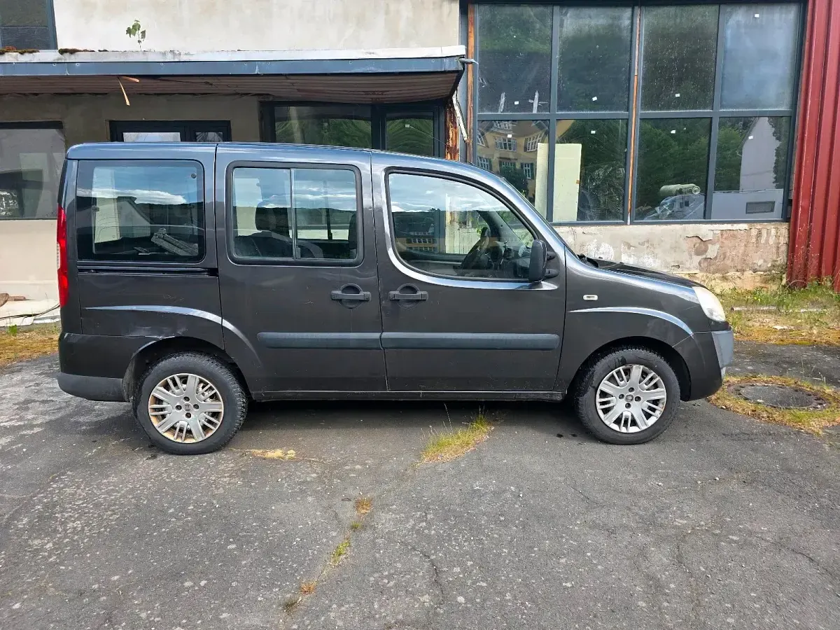 Gebraucht Fiat Doblò 77 PS (56 kW) 2008 Braun Van / Kleinbus