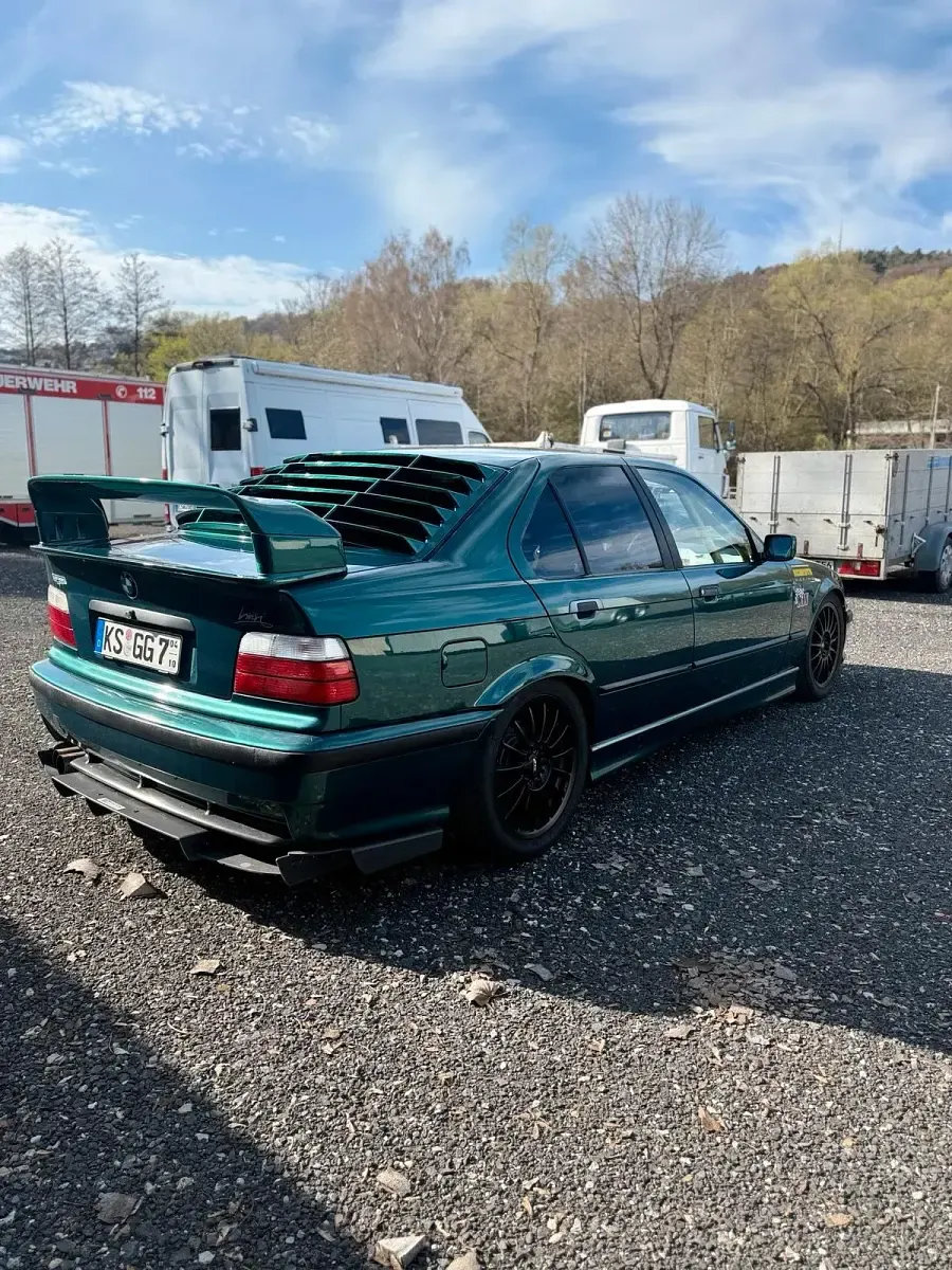 Gebraucht BMW 325 193 PS (141 kW) 1991 Grün Limousine