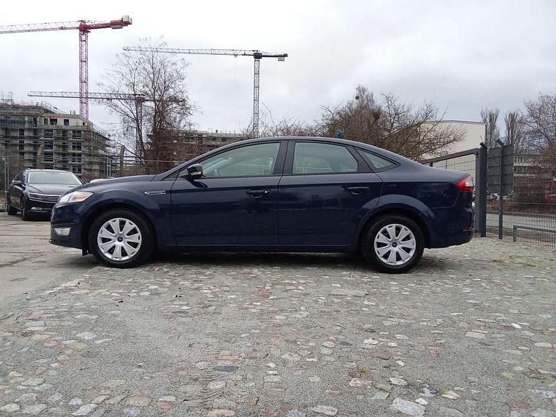 Gebraucht Ford Mondeo Ambiente 140 PS (102 kW) 2013 Blau Limousine
