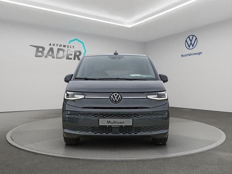 Gebraucht VW Multivan Style 150 PS (110 kW) 2025 Grau Van