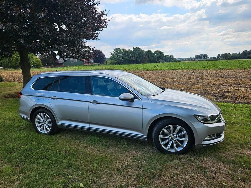 Silber Gebraucht 2019 VW Passat Kombi | 19.400 € (Fairer Preis) - Bild 1/4
