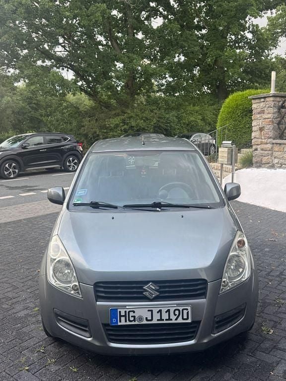 Grau Gebraucht 2010 Suzuki Splash Basic Kleinwagen | 3.000 € (Fairer Preis) - Bild 1/4