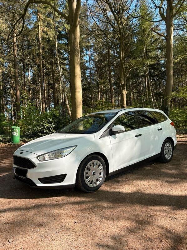 Weiß Gebraucht 2015 Ford Focus Kombi | 3.480 € (Superpreis) - Bild 1/4