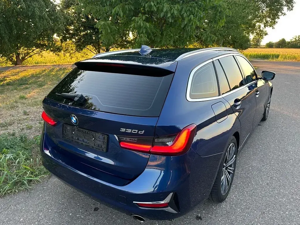 Gebraucht BMW 330 Luxury Line 265 PS (194 kW) 2019 Blau Kombi