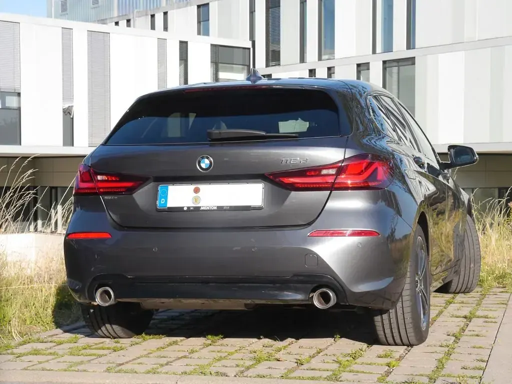 Gebraucht BMW 118 Sport Line 150 PS (110 kW) 2021 Grau Limousine