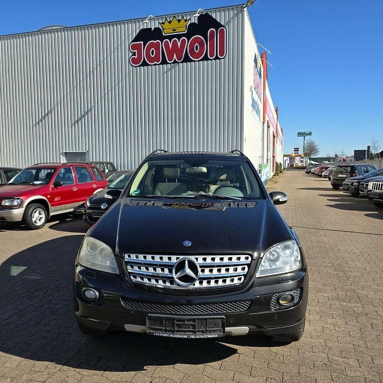 Schwarz Gebraucht 2007 Mercedes ML320 SUV | 4.400 € - Bild 1/4