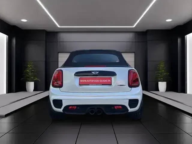 Używany Mini John Cooper Works 231 KM (169 kW) 2018 Srebrny Hatchback