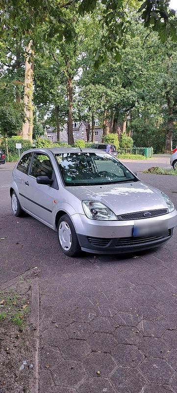 Silber Gebraucht 2005 Ford Fiesta Kleinwagen | 650 € (Guter Preis) - Bild 1/4