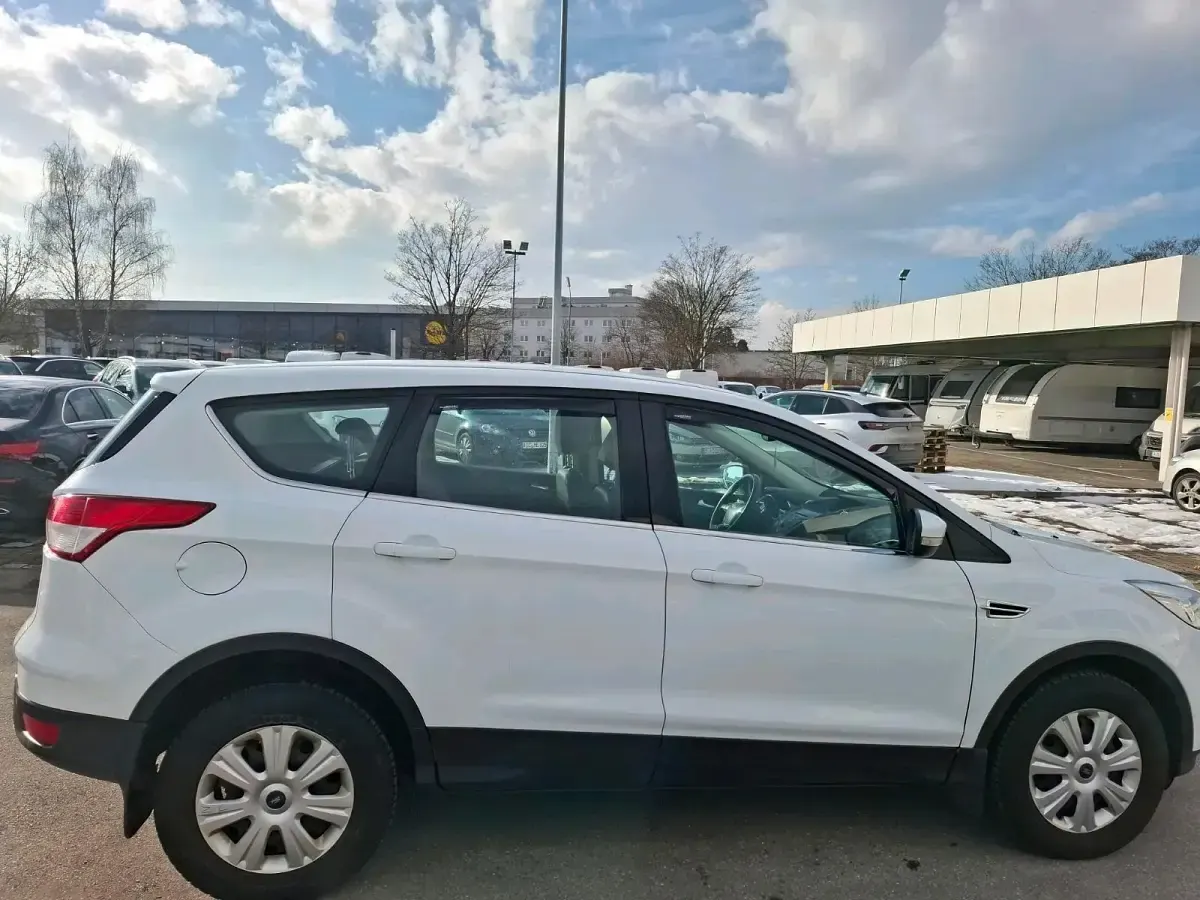 Gebraucht Ford Kuga Titanium 182 PS (133 kW) 2013 Weiß SUV