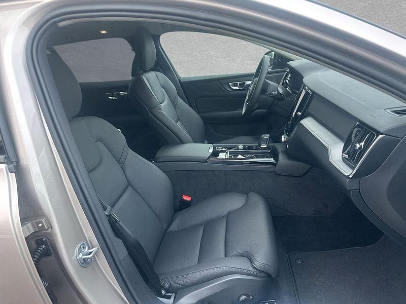 Neu Volvo V60 Plus 349 PS (256 kW) 2025 Braun Kombi