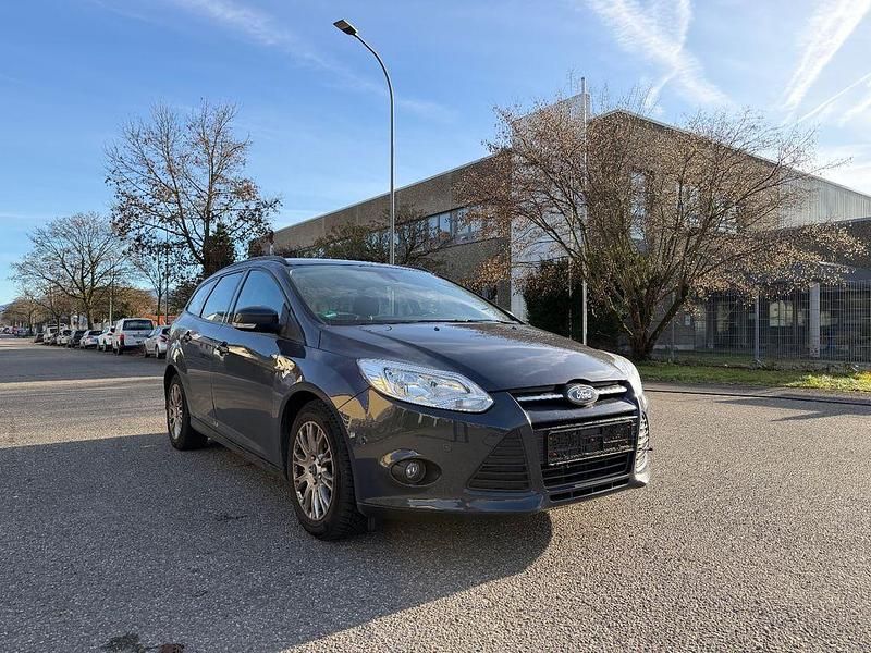 Gebraucht Ford Focus SYNC Edition 150 PS (110 kW) 2014 Blau Limousine
