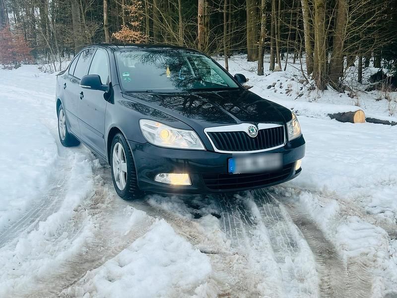 Schwarz Gebraucht 2009 Skoda Octavia Limousine | 3.200 € - Bild 1/4