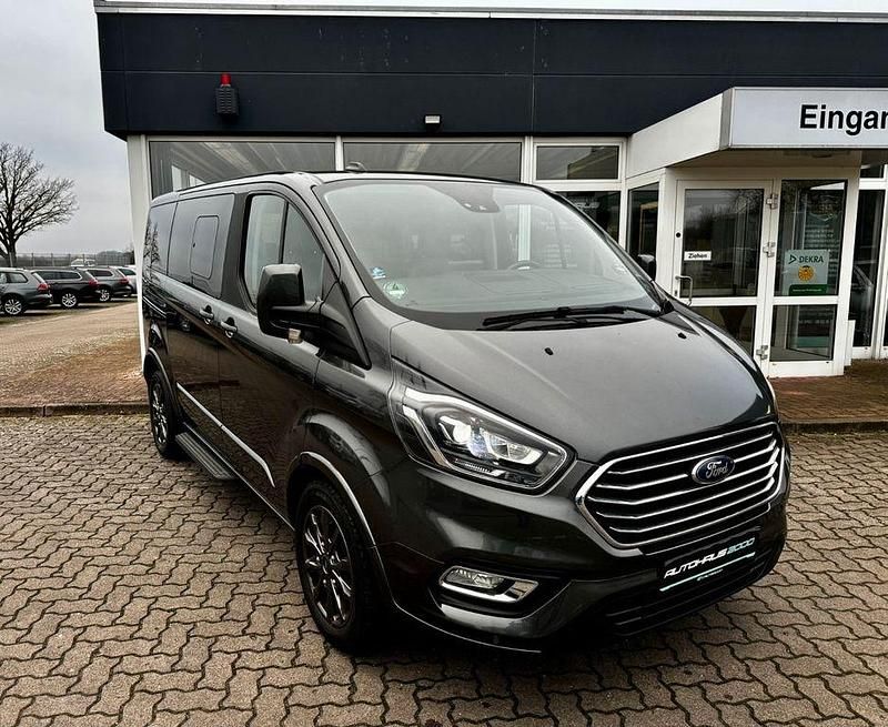 Grau Gebraucht 2020 Ford Tourneo Titanium Van / Kleinbus | 33.990 € (Fairer Preis) - Bild 1/4