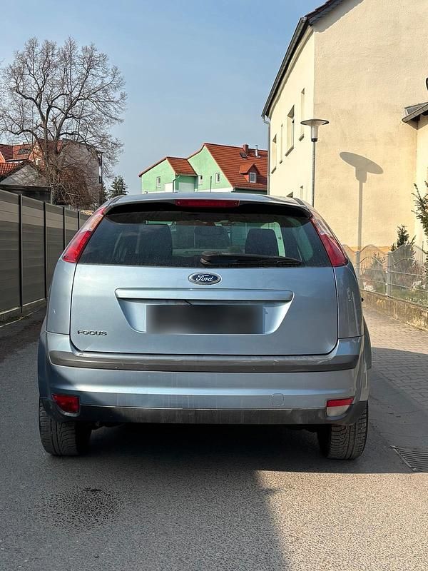 Gebraucht Ford Focus 125 PS (91 kW) 2007 Blau Kleinwagen