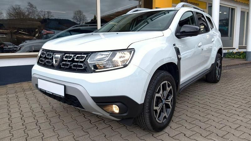 Gebraucht Dacia Duster Celebration 150 PS (110 kW) 2021 Weiß SUV