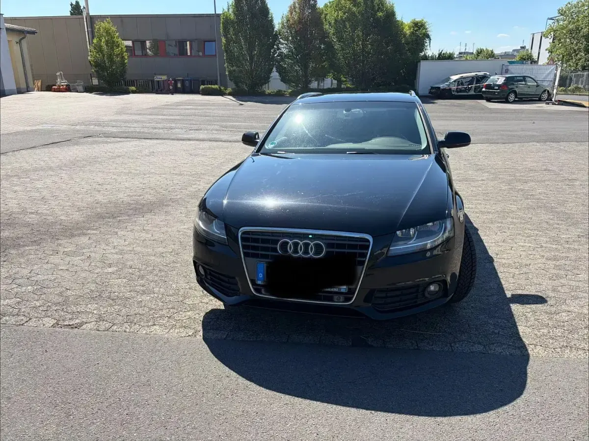 Gebraucht Audi A4 Attraction 143 PS (105 kW) 2011 Schwarz Kombi