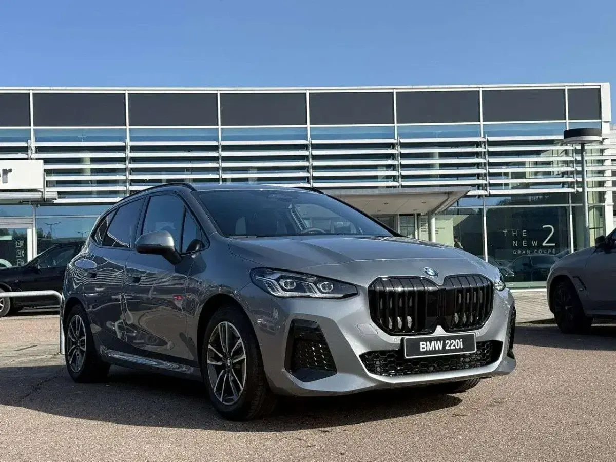 Neu BMW 220 Active Tourer M Sport 156 PS (114 kW) 2026 Grau Van / Kleinbus