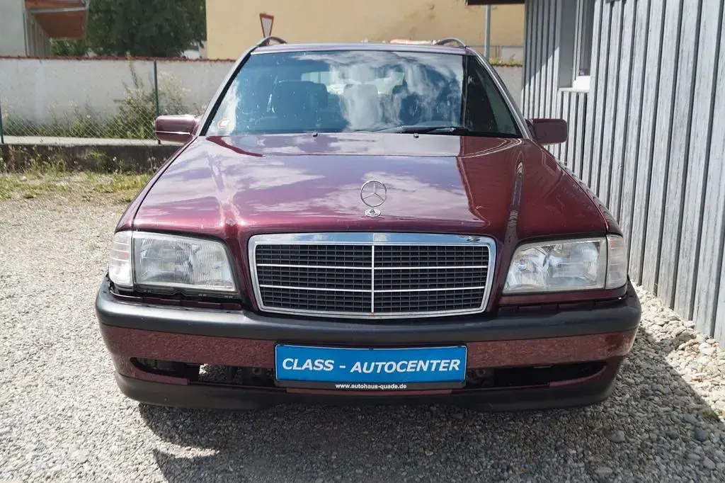 Gebraucht Mercedes C220 95 PS (69 kW) 1997 Rot Limousine