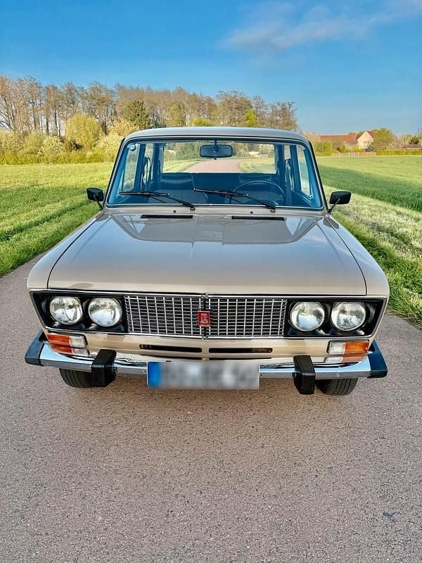 Second-hand Lada 2106 75 CP (55 kW) 1989 Maro Berlinǎ
