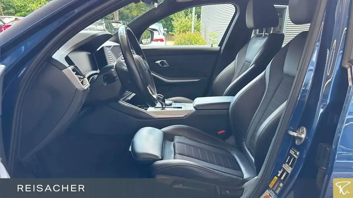 Gebraucht BMW 330 Advantage 184 PS (135 kW) 2022 Phytonicblau Kombi