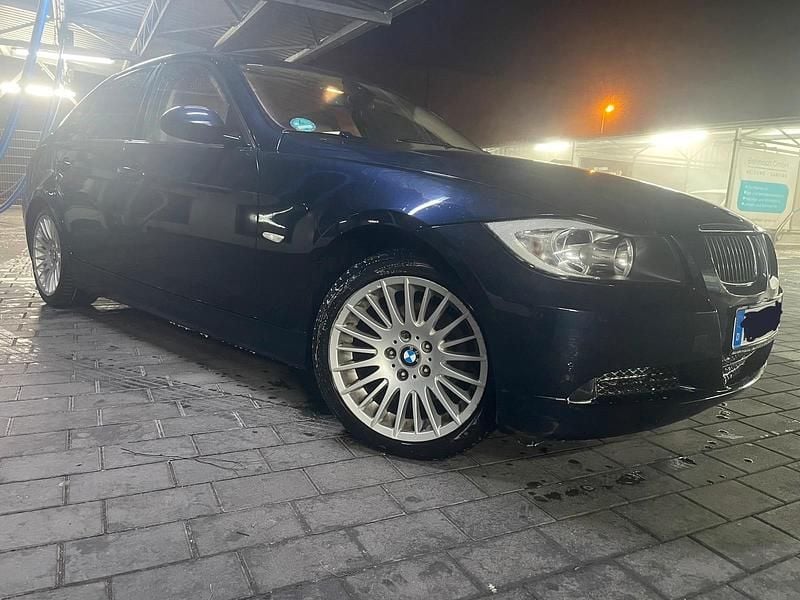 Blau Gebraucht 2007 BMW 320 Limousine | 3.000 € (Guter Preis) - Bild 1/4
