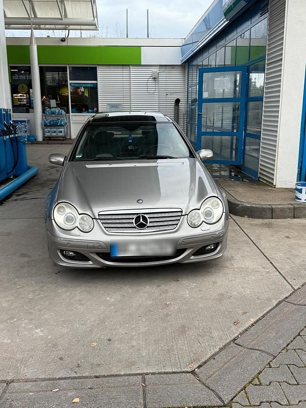 Silber Gebraucht 2004 Mercedes C220 Sport Edition Coupé | 5.700 € - Bild 1/4