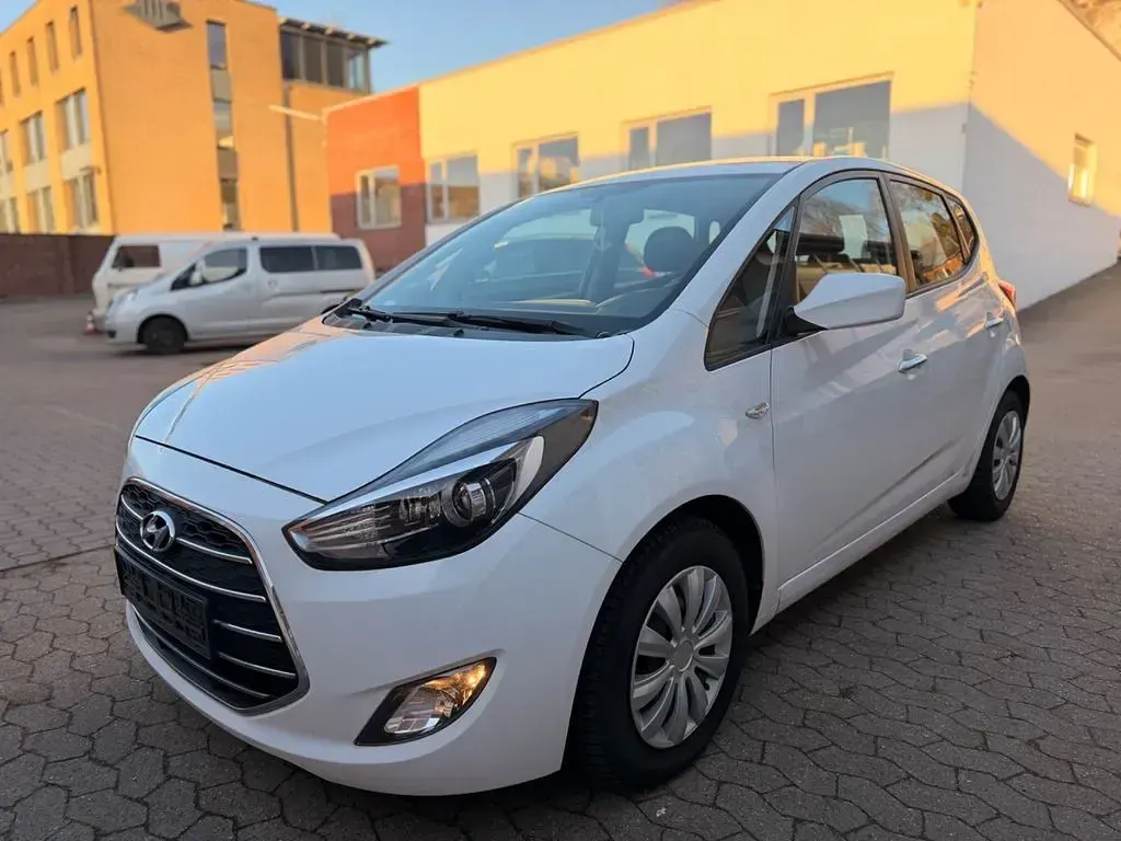 Gebraucht Hyundai ix20 Trend 90 PS (66 kW) 2017 Weiß Kleinwagen