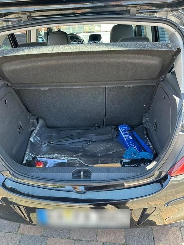 Second-hand Opel Corsa 90 CP (66 kW) 2009 Negru Hatchback