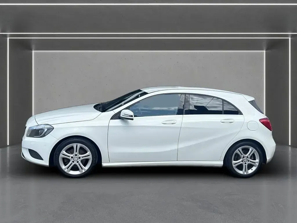 Gebraucht Mercedes A200 Urban 136 PS (100 kW) 2015 Weiß Kleinwagen