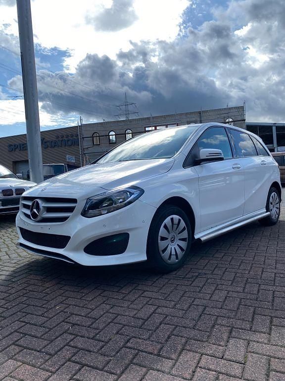 Weiß Gebraucht 2019 Mercedes B220 Van / Kleinbus | 9.750 € (Superpreis) - Bild 1/4
