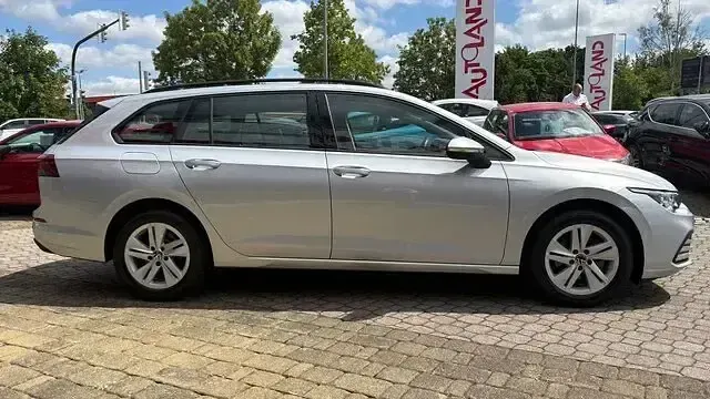 Gebraucht VW Golf VIII Life 131 PS (96 kW) 2023 Silber Kombi